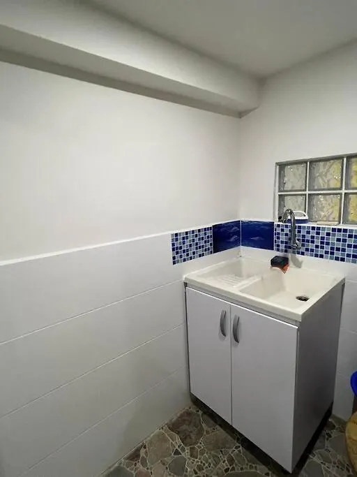 Lugar Acogedor Y Muy Central En Medellin Colombia